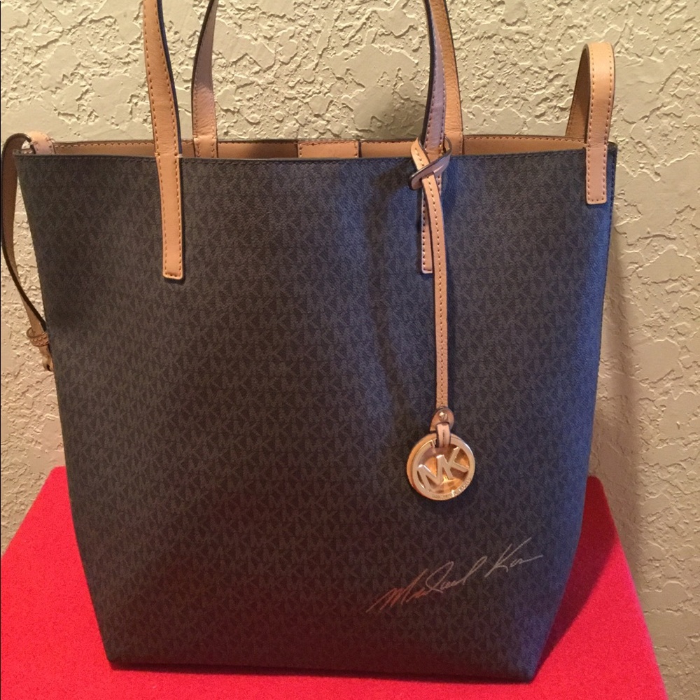 Michael Kors Haley Large tote Brown NWOT & wallet